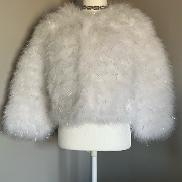 NWT Jocelyn Fifi white turkey feather bolero with delicate silver threads - Picture 10 of 13